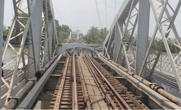 vận chuyển hàng hóa bị tê liệt