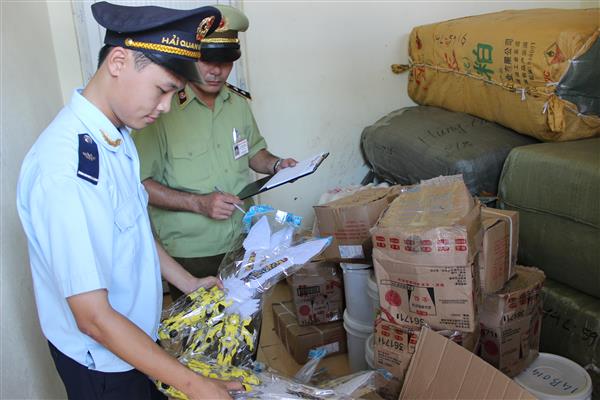 vận chuyển hàng hóa giả